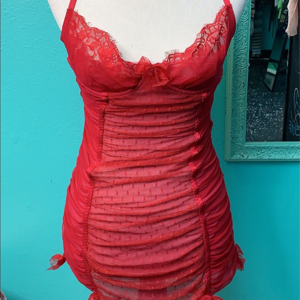 Lingerie - Picture 2 of 3